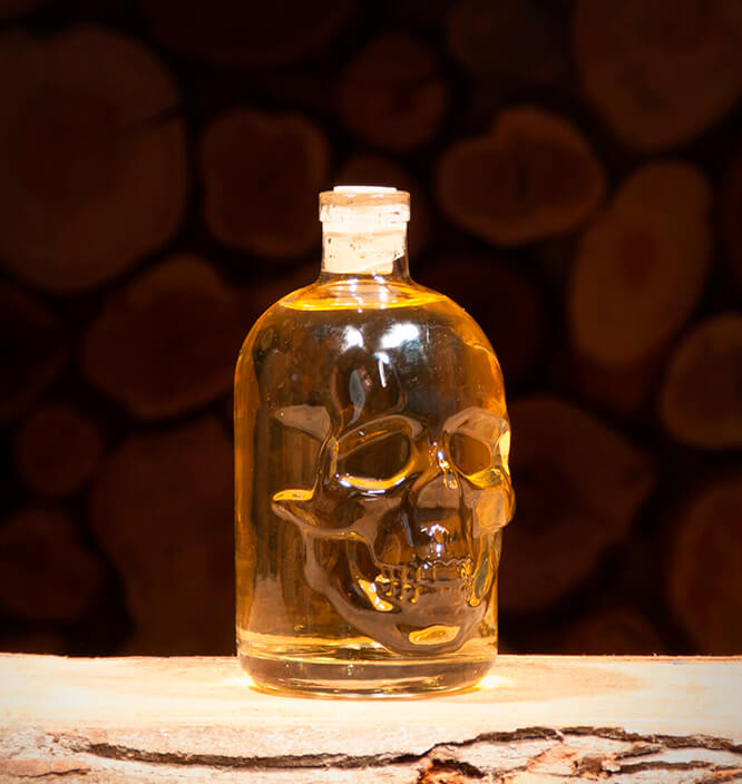 Honig Whisky 0,5 Liter Totenkopfflasche