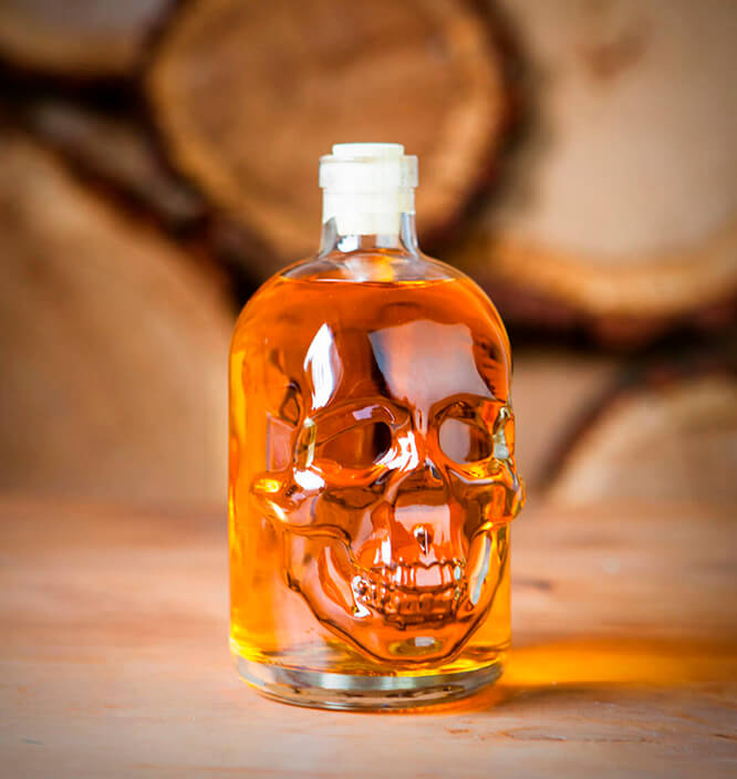 Honig-Whisky Schnaps 0,5 Liter Totenkopfflasche